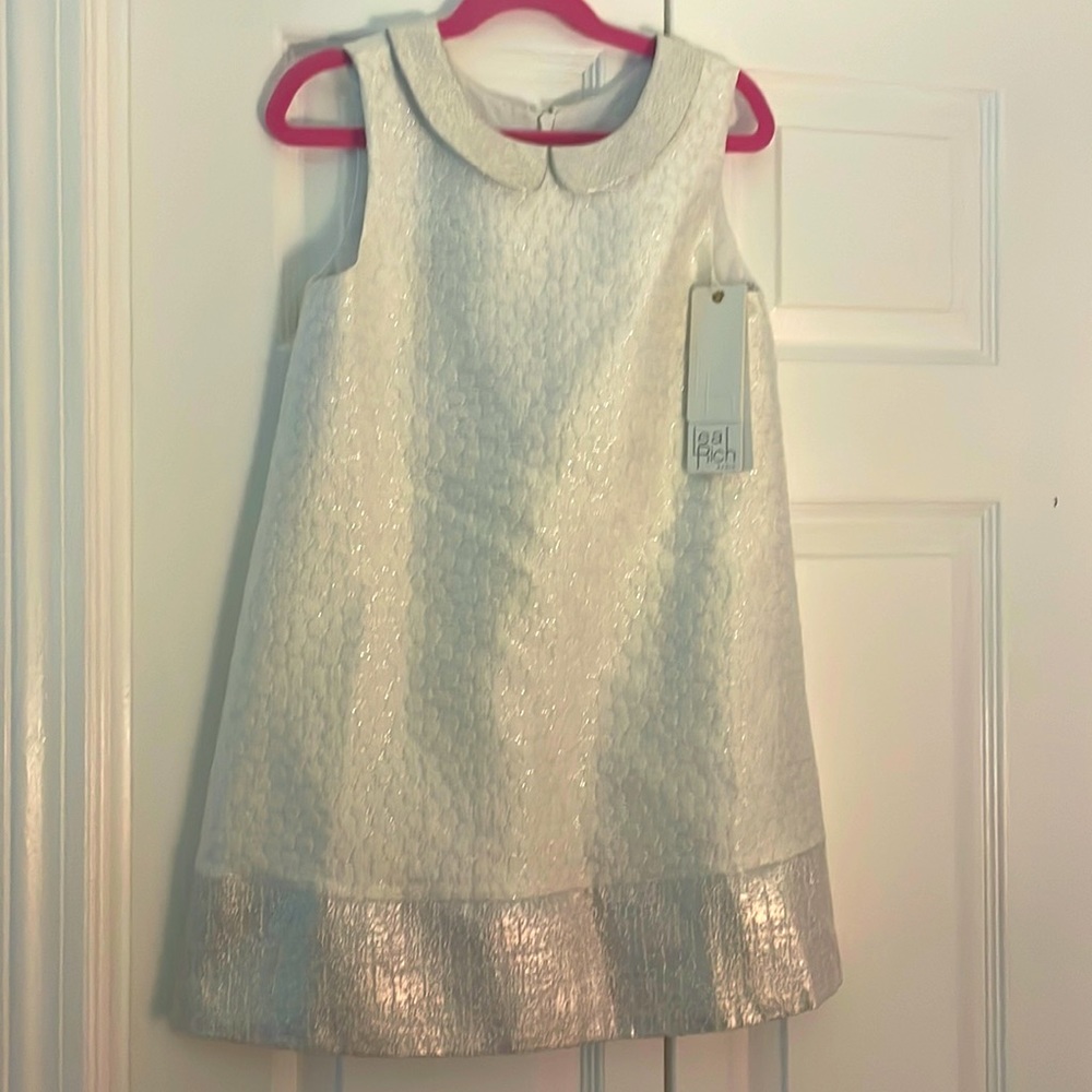 Beautiful classy girls dress.
